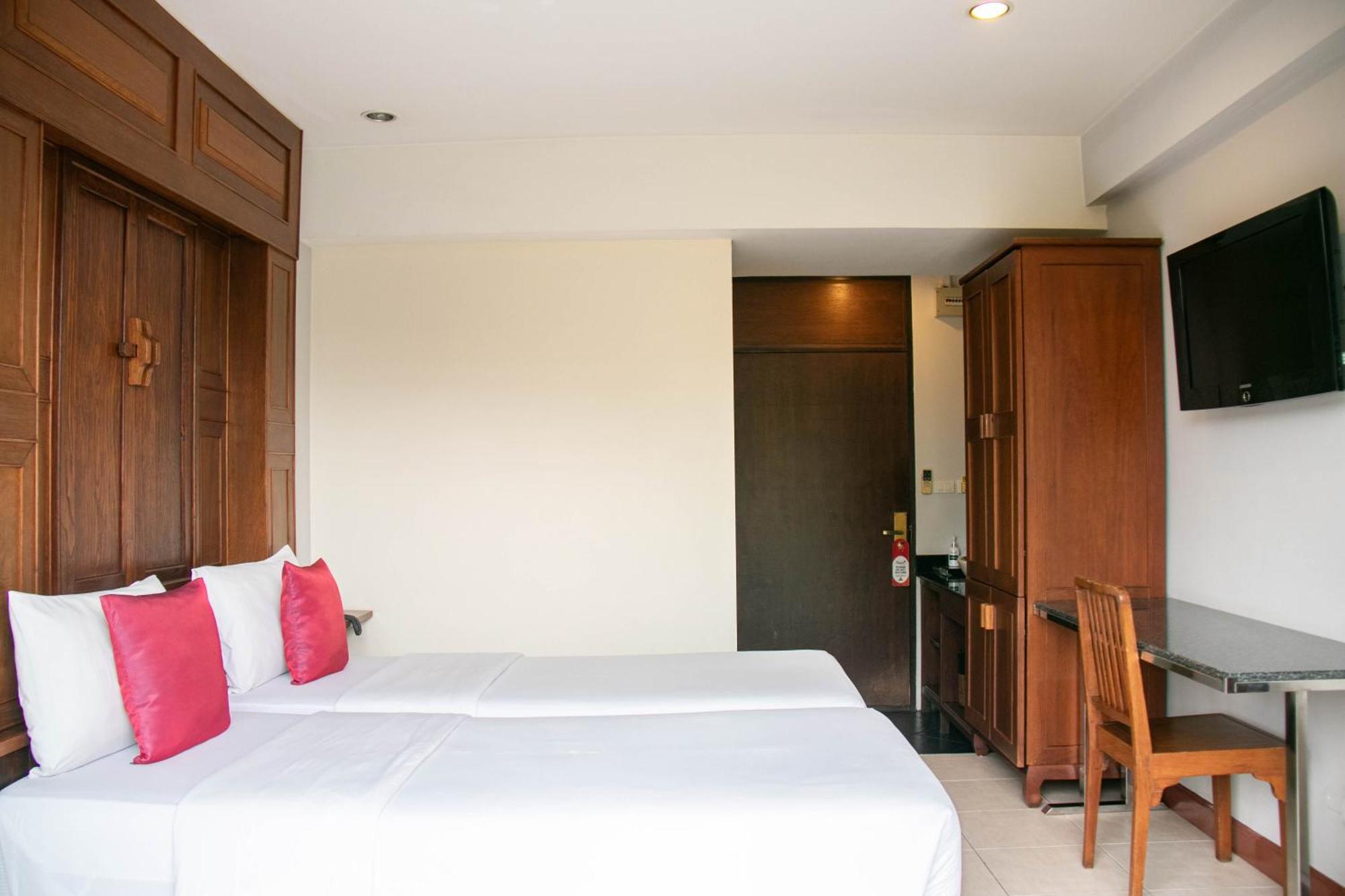 Deluxe Twin Room Main Building